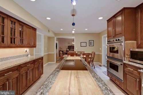 17501 New Hampshire Ave, Ashton MD  20861-9791 exterior