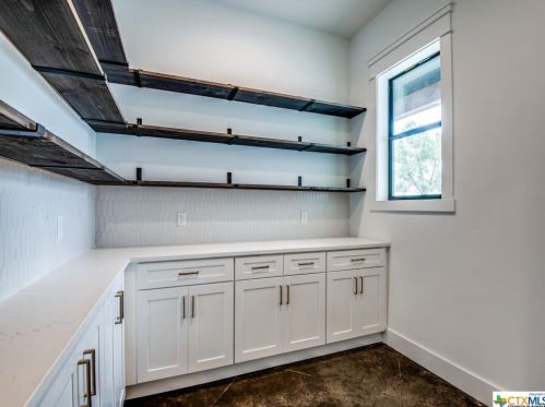 340 Warbler Dr, Spring Branch TX 78070-5064 exterior