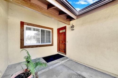 9016 Mint Ave, Santa Ana, CA 92708-1411