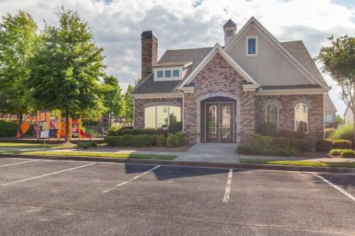 2035 Hatteras Way, Atlanta GA  30318-1084 exterior