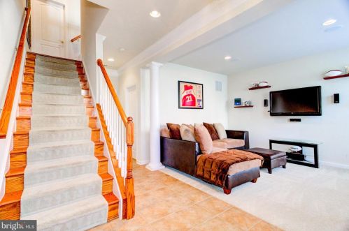 7015 Little Thames Dr, Gainesville, VA 20155-4010