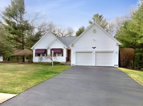 11 Regalwood Dr, Coventry, RI 02816-6475