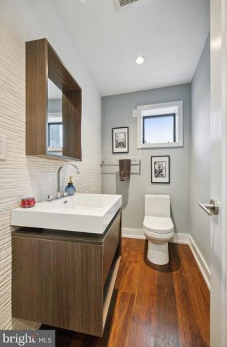 310 Fairmount Ave, Philadelphia PA  19123-2931 exterior