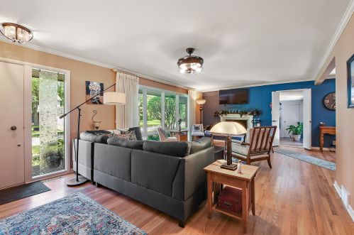 2208 Collett Ln, Homewood, IL 60422-1309