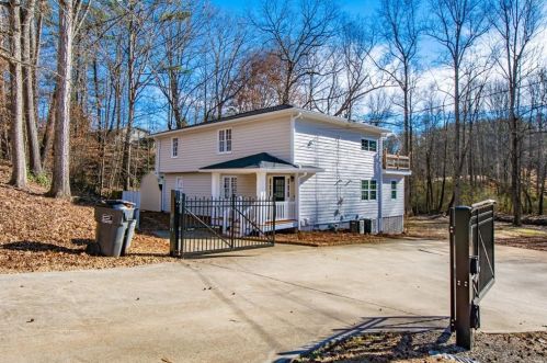 3086 Thompson Mill Rd, Buford, GA 30519-5494