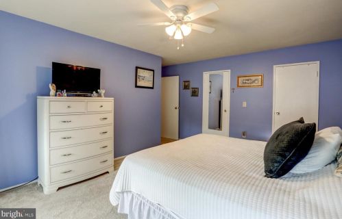 33 Valleybrook Dr, Lancaster PA  17601-4612 exterior