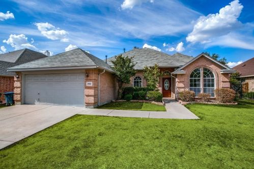 8905 Saranac Trl, Fort Worth TX  76118-7592 exterior