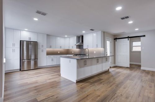 8740 Charing Cross Ln, Dallas TX  75238-3812 exterior