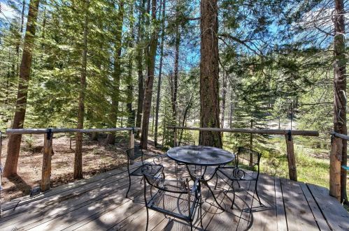 7500 River Rd, Truckee CA  96161 exterior