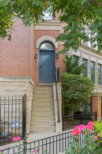 341 Superior St, Chicago, IL 60654-3515