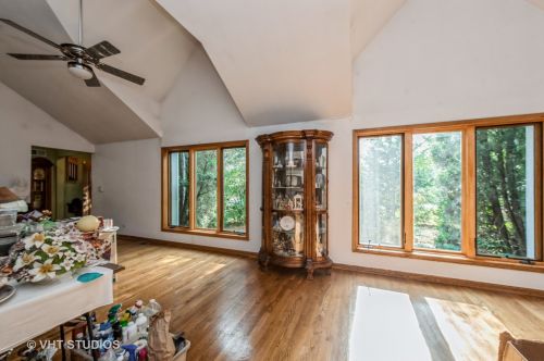 7212 Pierceshire Rd, Spring Grove, IL 60081-8909