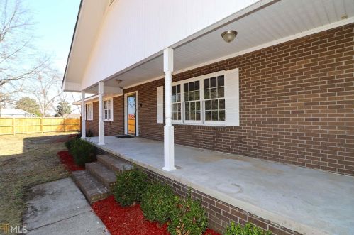 222 Sedgefield Rd, Lithonia, GA 31028-1704