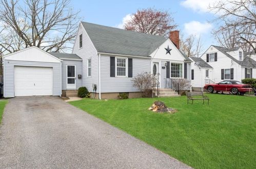 175 Calderwood Dr, Warwick, RI 02886-2311