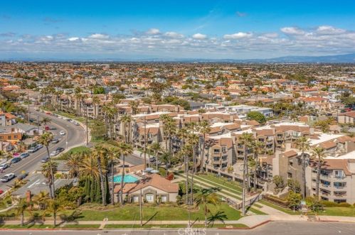 420 Lake St, Huntington Beach CA  92648-5801 exterior