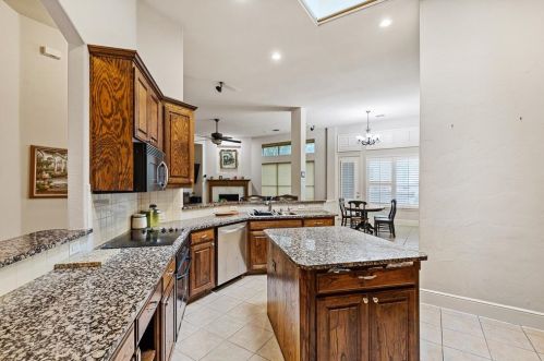 1428 Flowers Dr, Carrollton TX 75007-1479 exterior