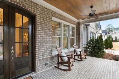 733 Glenairy Ct, Atlanta, GA 30328-4212