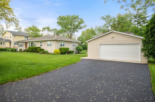 7511 Eleanor Pl, Willowbrook IL  60527-2320 exterior