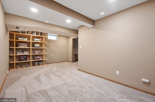 875 Colleen Ave, Saint Paul MN  55126-6401 exterior