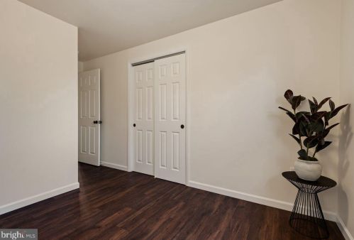 564 Lampeter Rd, Lancaster PA  17602-4010 exterior