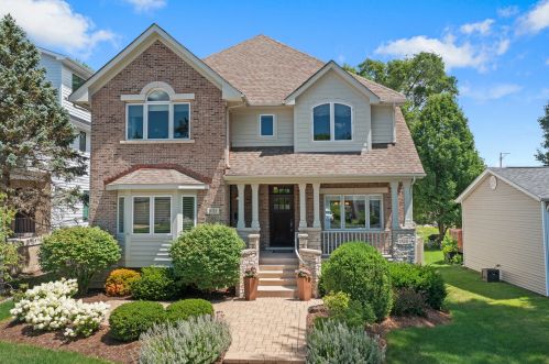936 Loomis St, Naperville, IL 60563-2742