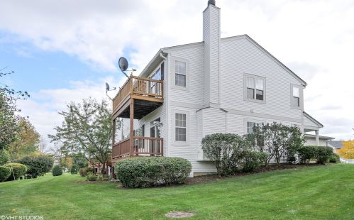 922 Genesee Dr, Naperville, IL 60563-4115