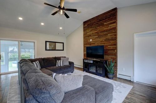 187 Leroy Ave, Warwick, RI 02889-6215