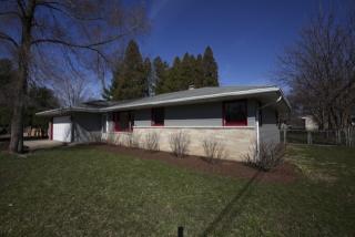 1964 Schell Dr, Rockford, IL 61109-4830