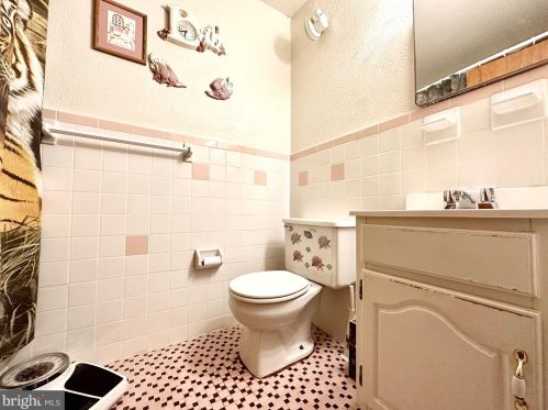 1113 Hunting Park Ave, Philadelphia PA 19140-2830 exterior