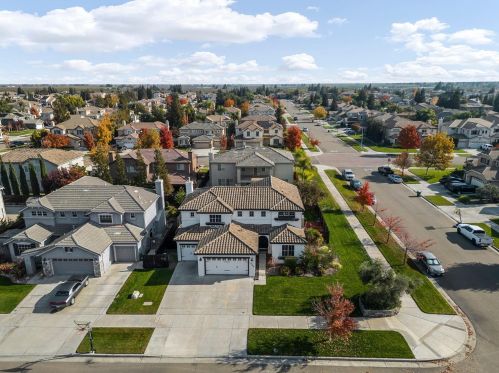1544 Lyman Pl, Ripon, CA 95366-9475