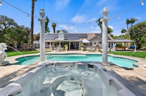 1678 Southport Dr, Riverside CA  92506-5449 exterior