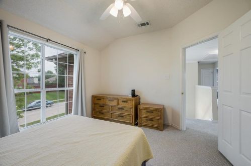 1140 Holly Dr, Carrollton TX 75010-1085 exterior