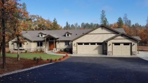 1330 Falcon Crest Ln, Merlin, OR 97532-8891