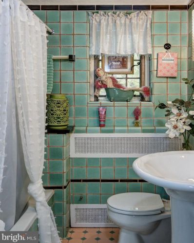 585 Warwick Rd, Haddonfield NJ 08033-3845 exterior