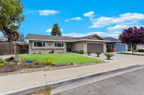 1221 Akron Dr, Turlock, CA 95382-1350