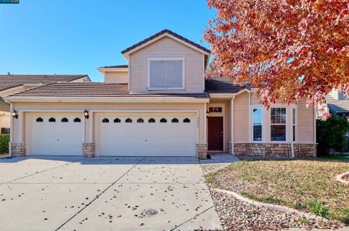 5633 Sun Glen Dr, Salida, CA 95368-8011