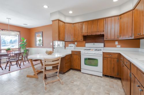 365 Conlin Ave, Sycamore IL  60178-3025 exterior