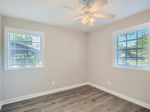 1922 Muret St, Irving TX  75062-6972 exterior