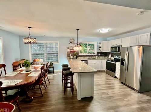 52 Dickerson St, Mcdonough, GA 30253-2403