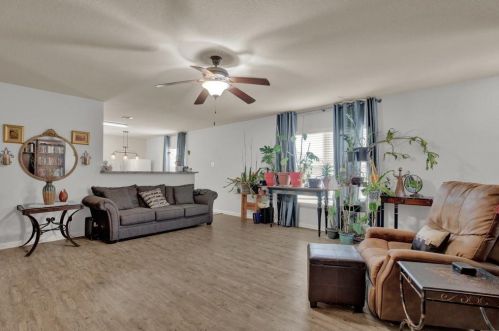 1525 Treeta Trl, Uhland TX 78640 exterior