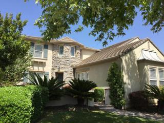 2350 Club Dr, Gilroy, CA 95020-3015