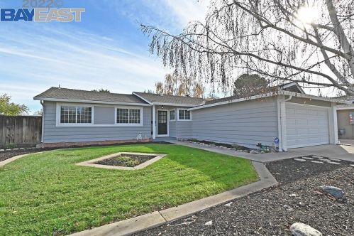 1173 Kolln St, Pleasanton, CA 94566-5628
