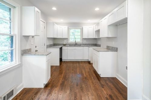 2350 Manor Ave, Atlanta GA  30344-1028 exterior