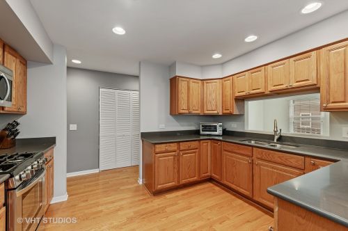 406 Chateau Dr, Buffalo Grove, IL 60089-6708