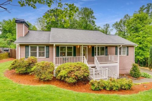2231 Sims Dr, Marietta, GA 30066-4676