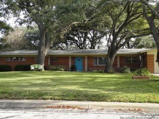 222 Glentower Dr, San Antonio, TX 78213-1913