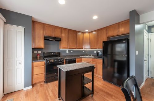 585 Yorkshire Ln, Pingree Grove IL  60140-9159 exterior