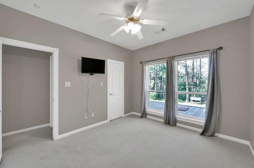16 Westchester Dr, Conroe TX  77304-1144 exterior