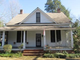 107 Grove St, Washington, GA 30673-2006