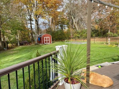 276 Soundview Ave, Huntington CT  06484-2137 exterior