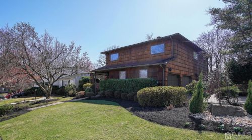 1 Opatut Ct, Edison, NJ 08817-2923